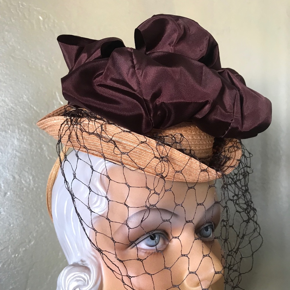 RAVISHING 1930s' TILT TOY NATURAL STRAW HAT WITH COPPER COLORED BOWS AND VEIL